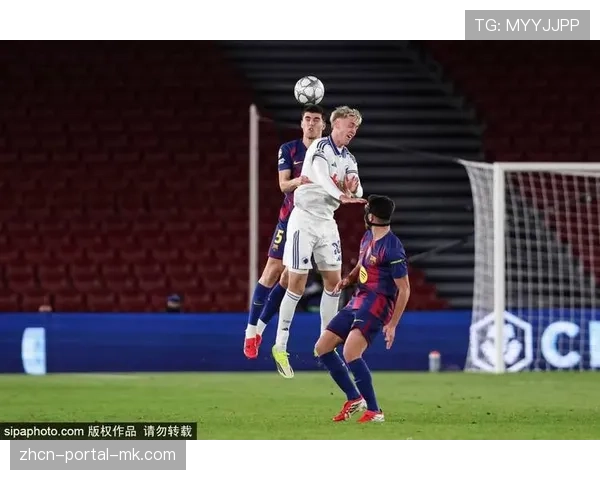 莱万多夫斯基头球破门，巴萨客场1-1扳平多特蒙德