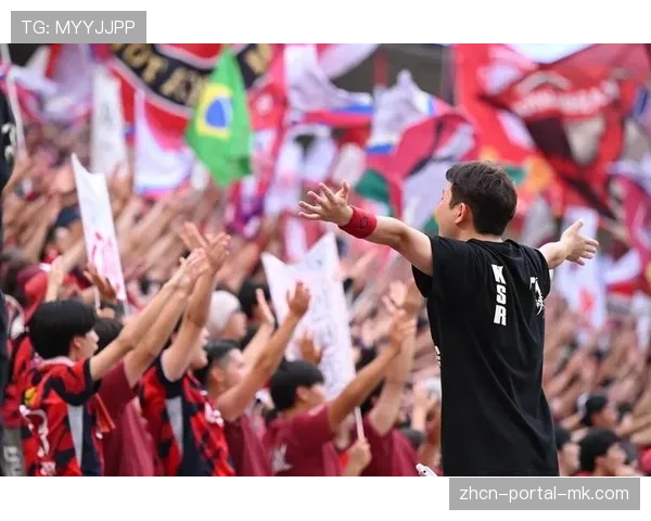 镜头记录：尼斯主场球迷在球队确保欧冠资格后集体起立鼓掌十分钟